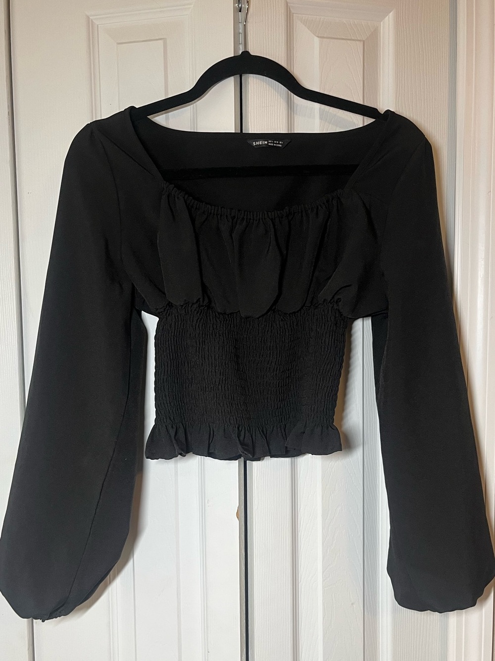 women’s black square-neck, puffed sleeve cropped top size Small